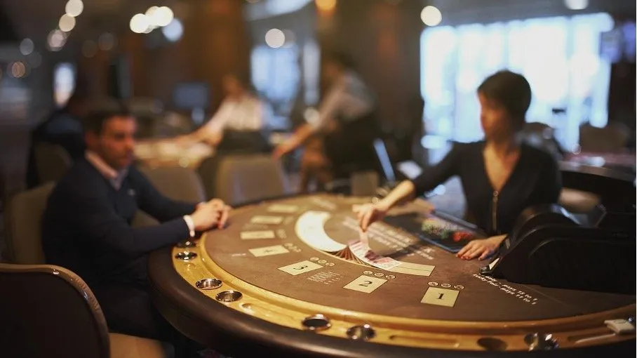 Comment jouer au blackjack ? Règles de base pour débuter