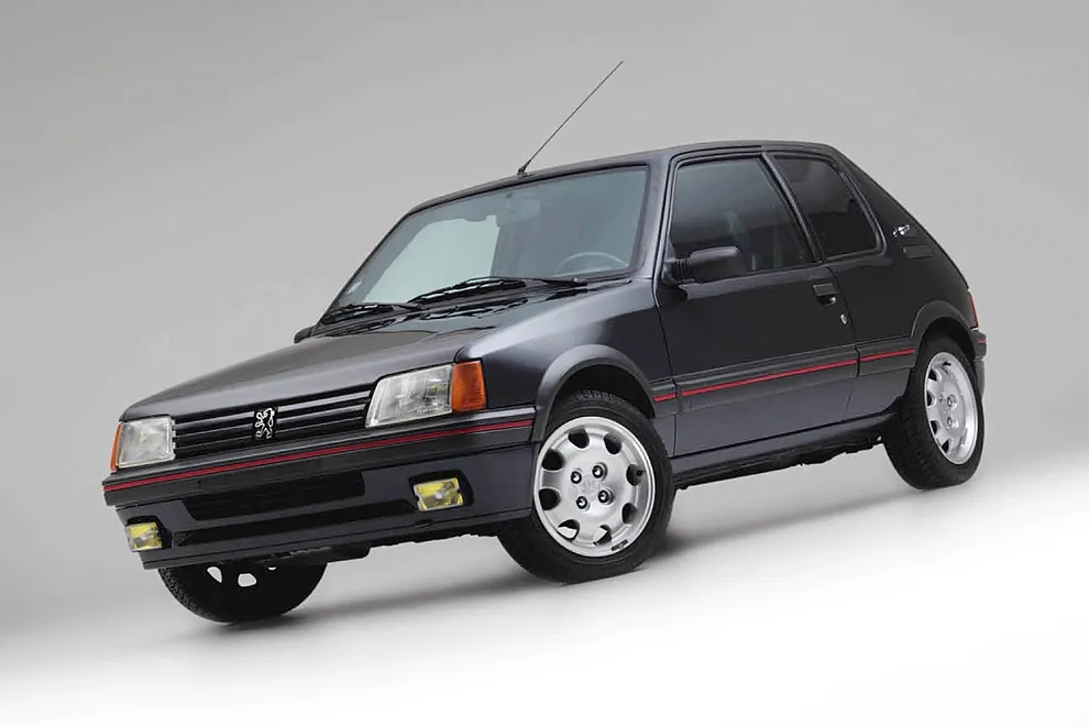 Ce milliardaire n’a pas été autorisé à entrer dans son entreprise pour être venu dans une Peugeot 205