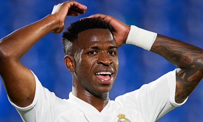 Vinicius soutenu par Tchouameni et Camavinga