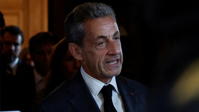 L&rsquo;ancien président français Nicolas Sarkozy portera un bracelet électronique