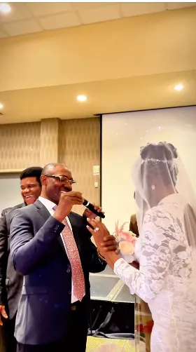 Un prêtre catholique nigérian se marie secrètement aux États-Unis