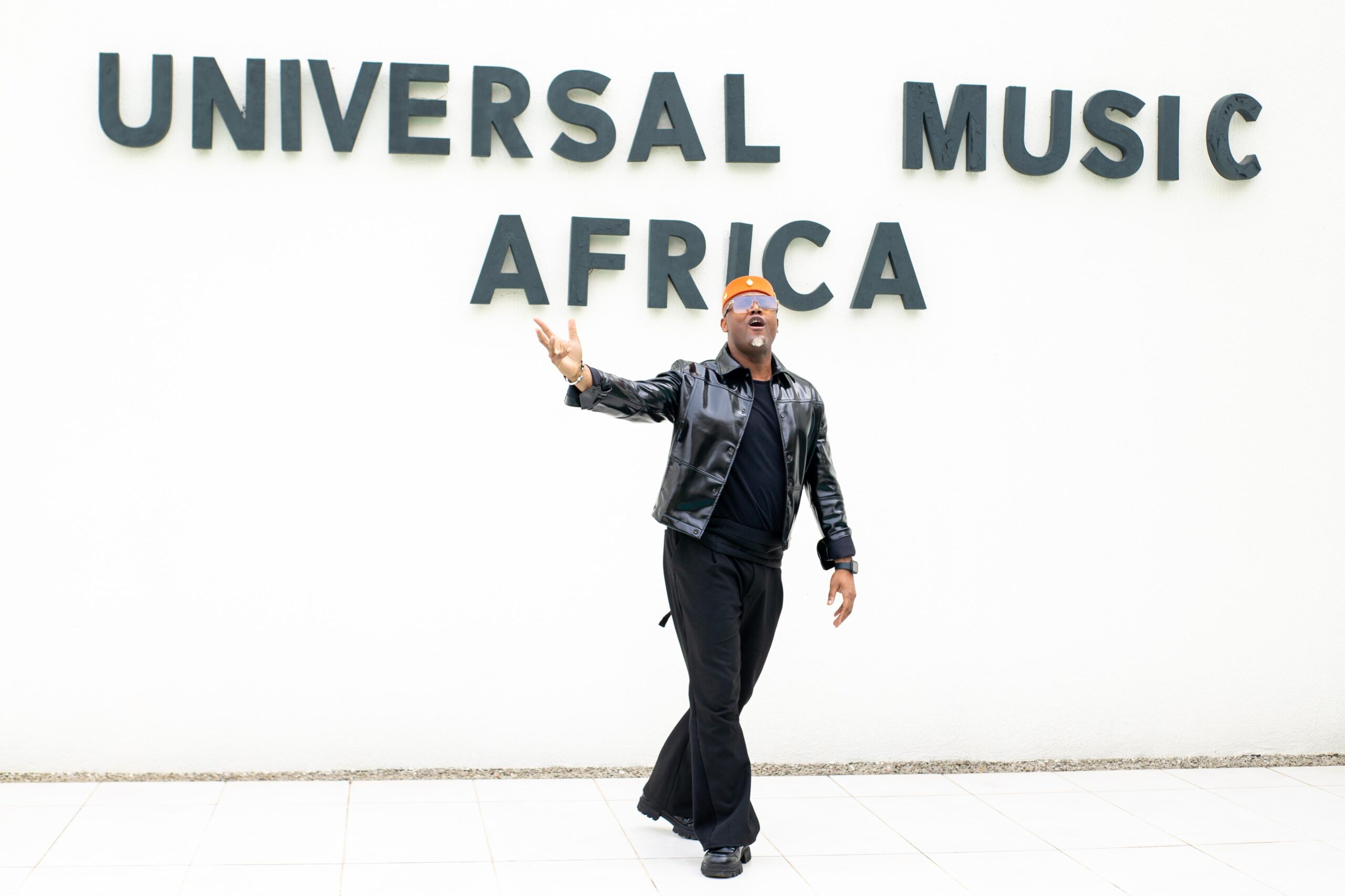 Abel Maxwell signe chez Universal Music Africa : Un pas de géant pour un artiste plein de talent