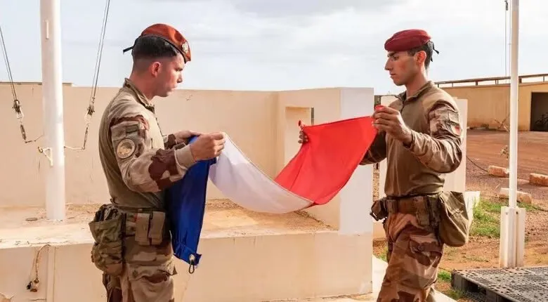 Vendredi_-la-France-a-officiellement-remis-deux-installations-militaires-au-Sénégal_-marquant-la-p