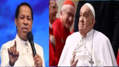Chris-Oyakhilome-et-le-Pape-Francois