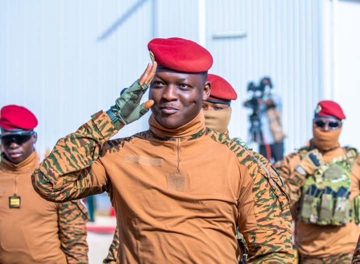 Pourquoi le capitaine Ibrahim Traoré du Burkina Faso a conquis les cœurs à travers le monde