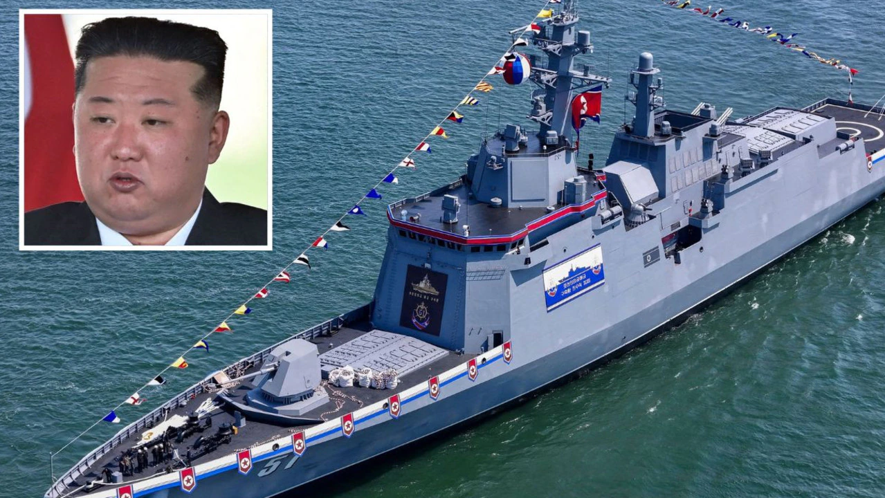 Le nouveau navire de guerre nord-coréen de Kim Jong-un chavire et coule devant lui