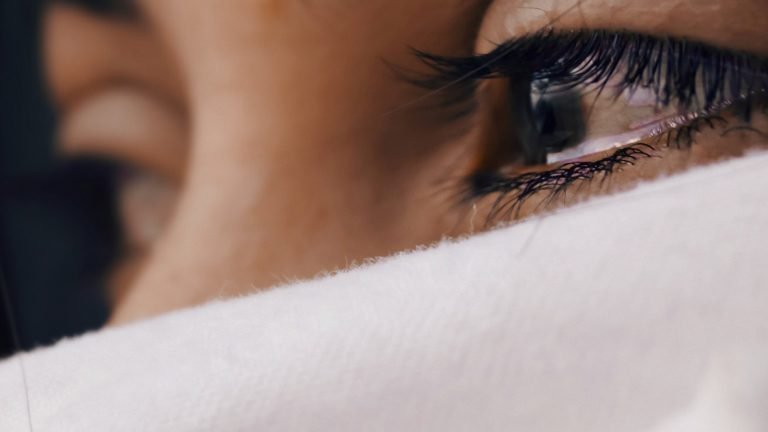 »Ma famille m’a agressée physiquement et s3xue.llement pendant des années… »— Une femme raconte sa triste histoire