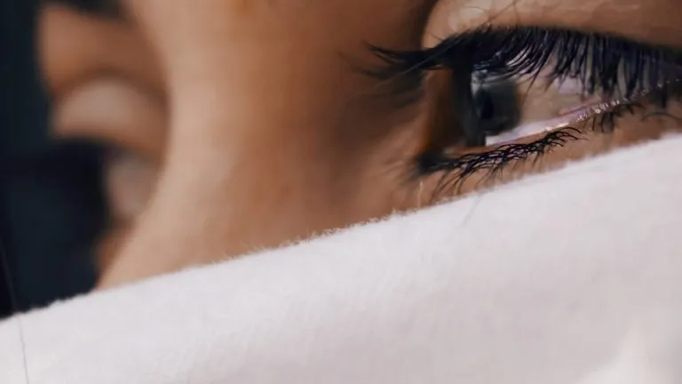 »Ma famille m’a agressée physiquement et s3xue.llement pendant des années… »— Une femme raconte sa triste histoire