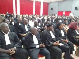 Exercice d'éloquence / Deux avocats "s'affrontent" devant le Préfet de Yamoussoukro et des étudiants