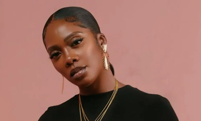 Tiwa Savage répond à l&rsquo;homme qui a dit qu&rsquo;elle n&rsquo;était pas belle dans la vraie vie