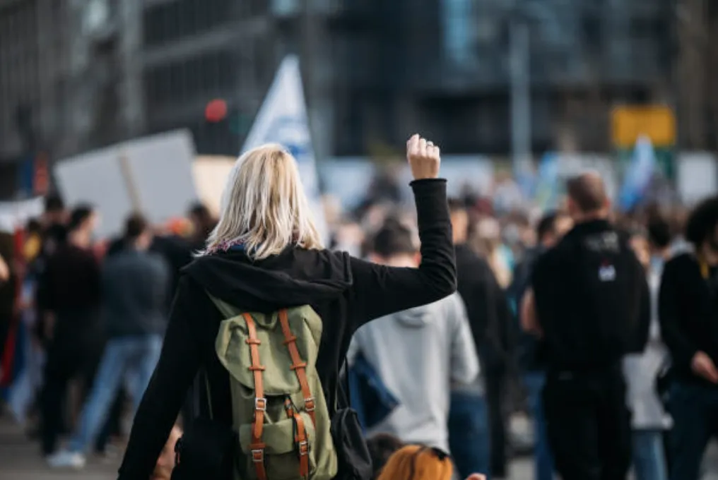 Les Usines Automobiles Françaises Ferment Pendant Que Les Ouvriers Manifestent