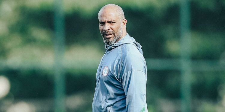« Je ne suis pas venu au Nigeria pour l’argent » – Eric Chelle, coach des Super Eagles