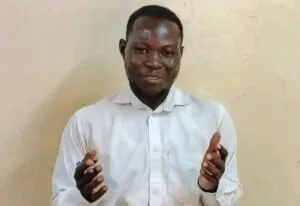 Burkina Faso : un homme invente une Écriture 100% burkinabè