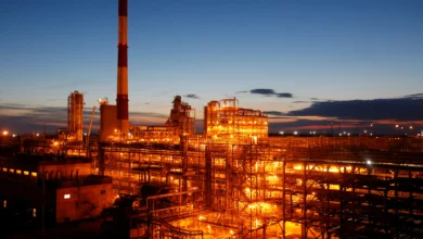 L’Ukraine frappe l’un des plus grands complexes de raffinage de pétrole de Russie