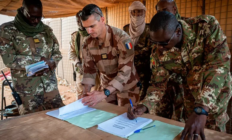 La France suspend sa coopération antiterroriste avec le Mali et expulse deux diplomates maliens