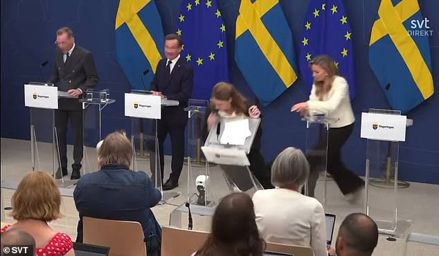 Suède – la ministre de la Santé s&rsquo;effondre en pleine conférence de presse (vidéo)
