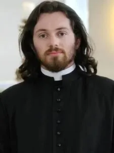 Une ex-nonne épouse un prêtre catholique après être tombée amoureuse en priant avec lui