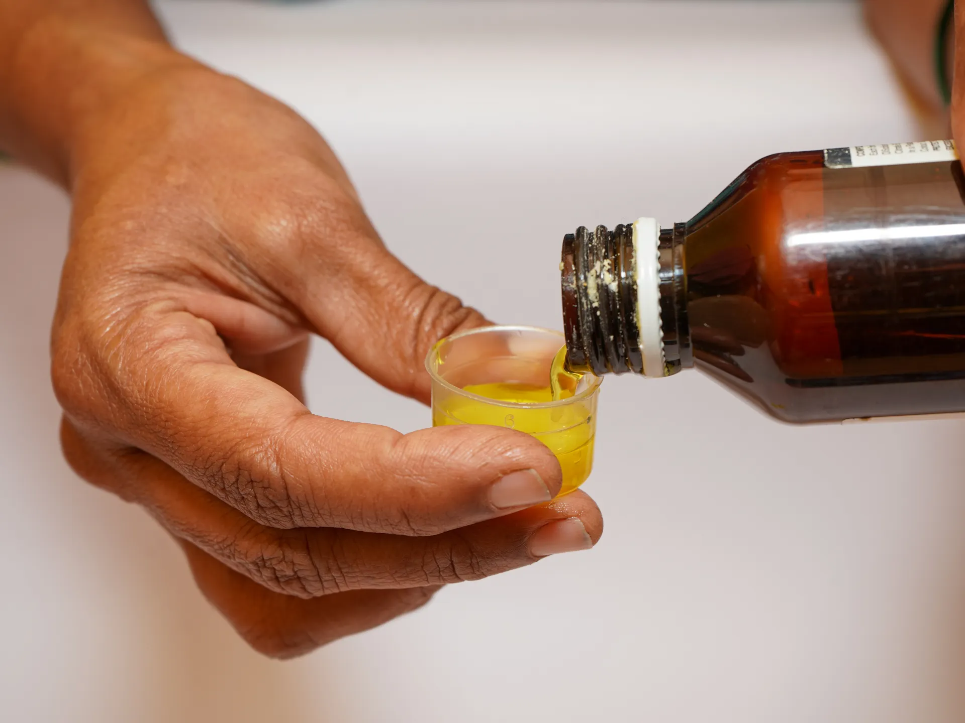 L’OMS alerte sur des sirops contre la toux contaminés liés à la m0rt de 17 enfants