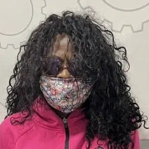 Un homme se travestit afin de filmer les femmes dans les toilettes d'une salle de sport