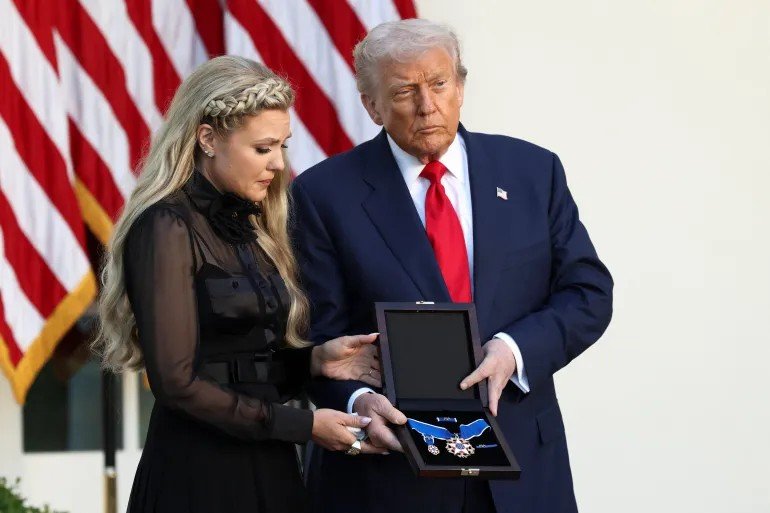 Les États-Unis révoquent les visas de six étrangers qui se sont moqués de la mort de Charlie Kirk