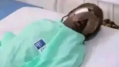 Un adolescent arrache les yeux de sa sœur de 7 ans pour un rituel d’argent