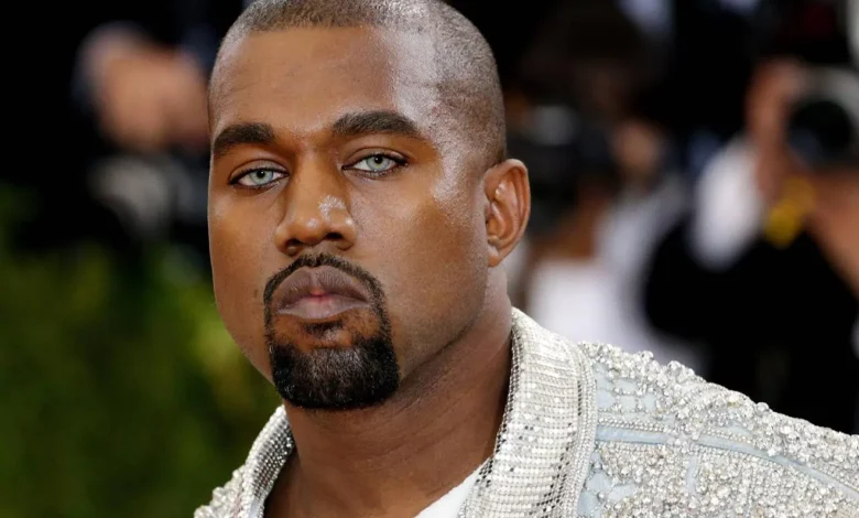 Kanye West déclare « regretter sa vie », laissant ses fans perplexes et inquiets.