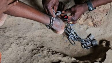 Nigeria – un homme séquestré et enchaîné illégalement pendant 17 ans par son père biologique