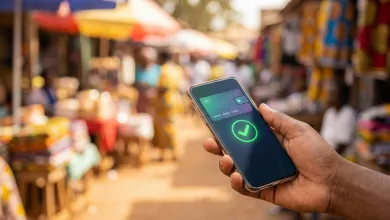 Smartphone avec application mobile money pour transfert d argent en Afrique