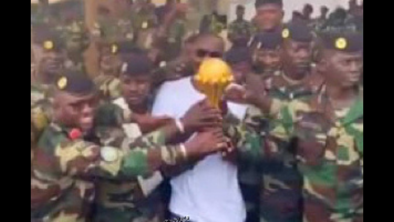 Sénégal : le trophée de la CAN déplacé dans une base militaire