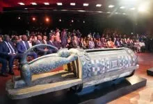 La-France-restitue-un-tambour-sacré-pillé-en-Côte-d_Ivoire-après-plus-de-100-ans.-