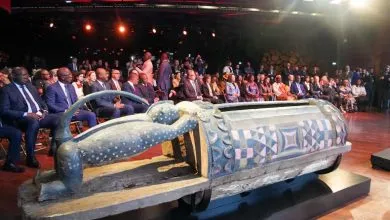 La-France-restitue-un-tambour-sacré-pillé-en-Côte-d_Ivoire-après-plus-de-100-ans.-