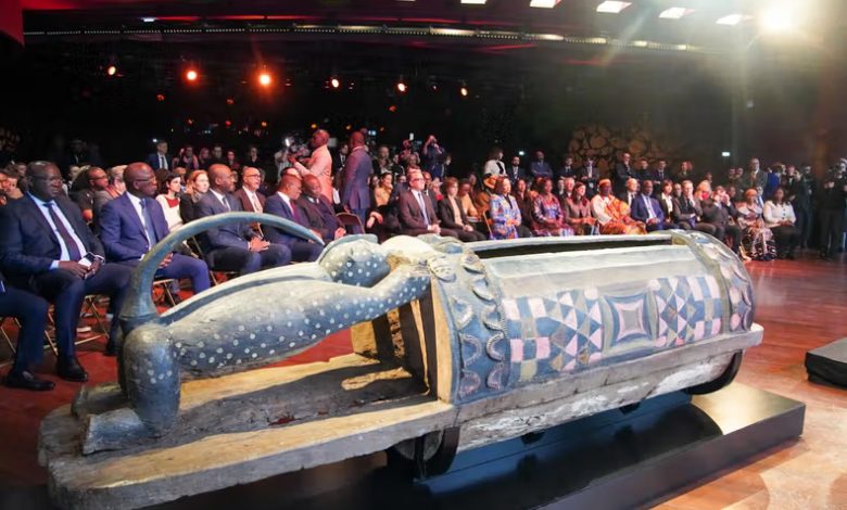 La-France-restitue-un-tambour-sacré-pillé-en-Côte-d_Ivoire-après-plus-de-100-ans.-