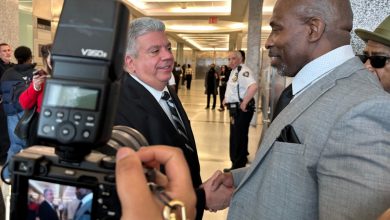 Kenneth Windley AP handshake