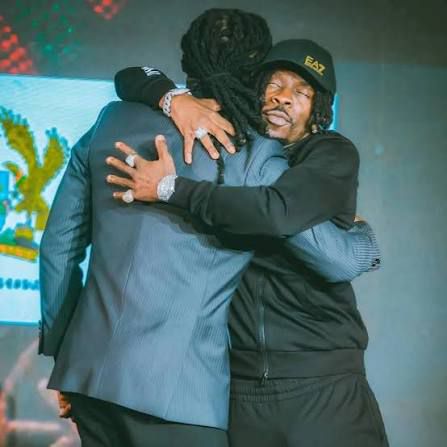 Ghana : rivaux depuis des années, Stonebwoy et Shatta Wale réunis pour une cause nationale