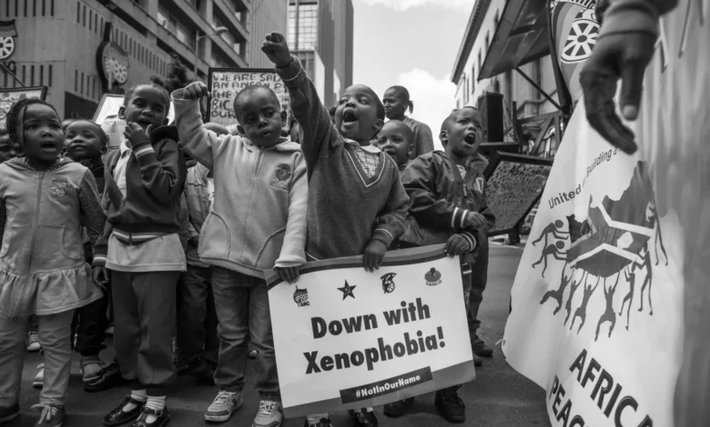 Des Sud-Africains noirs empêchent des enfants noirs originaires d’autres pays africains d’accéder à l’école (vidéo)