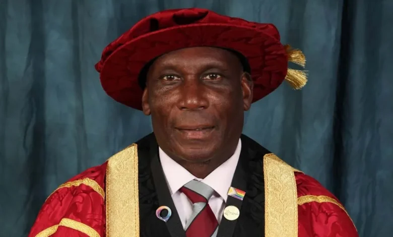 Premier League: chiffre record – L’incroyable fortune que l’arbitre le plus emblématique a gardée secrète jusqu’à sa mort