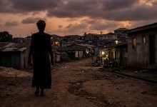 Silhouette femme Conakry