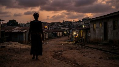 Silhouette femme Conakry