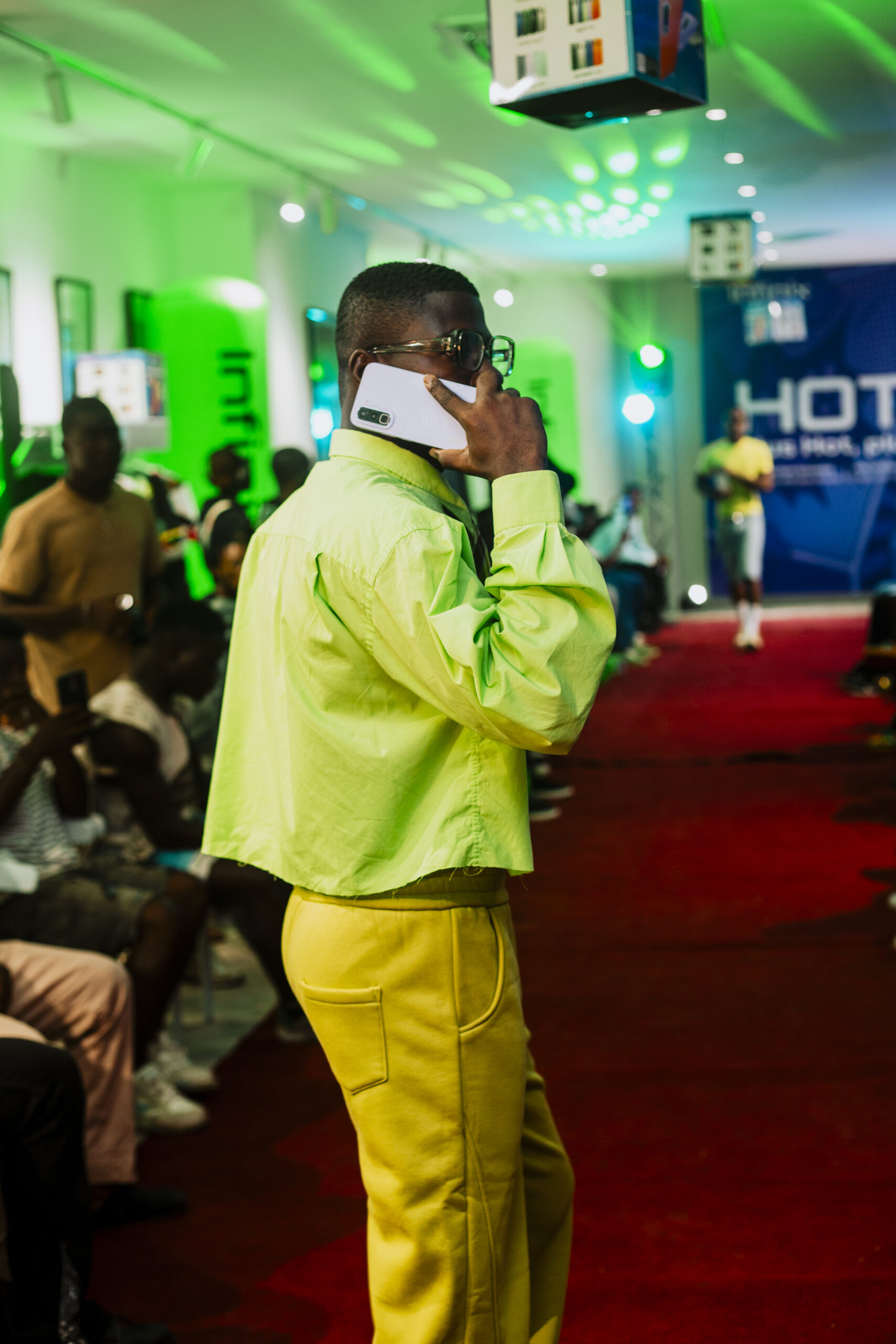Infinix enflamme Abidjan : l'ère « tech-couture » des plus populaires de 70 ans est arrivée