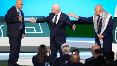 Le président de la FIFA tente d&rsquo;organiser une poignée de main israélo-palestinienne, mais tout tourne mal (vidéo)