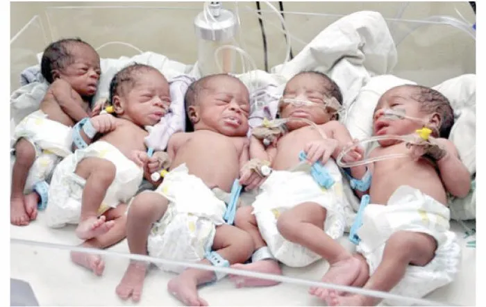 Nigeria – restée sans enfant pendant 14 ans, elle décède après avoir mis au monde des quintuplés