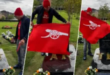 On l’a fait ! Un homme se rend sur la tombe de son ami pour célébrer avec lui le sacre d’Arsenal(Vidéo)