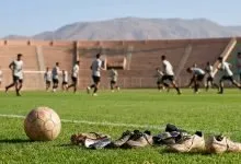 Ballon et jeunes footballeurs pour la CAN U17 Maroc 2026