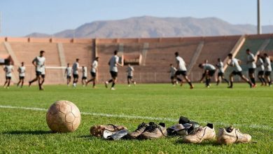 Ballon et jeunes footballeurs pour la CAN U17 Maroc 2026