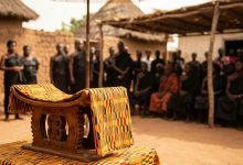 Illustration sobre d’une cérémonie funéraire traditionnelle au Ghana