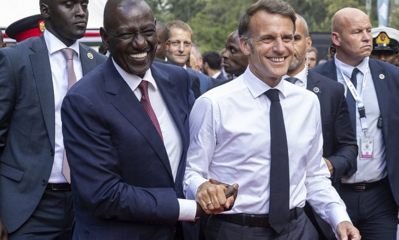 Emmanuel Macron et William Ruto au sommet Africa Forward à Nairobi