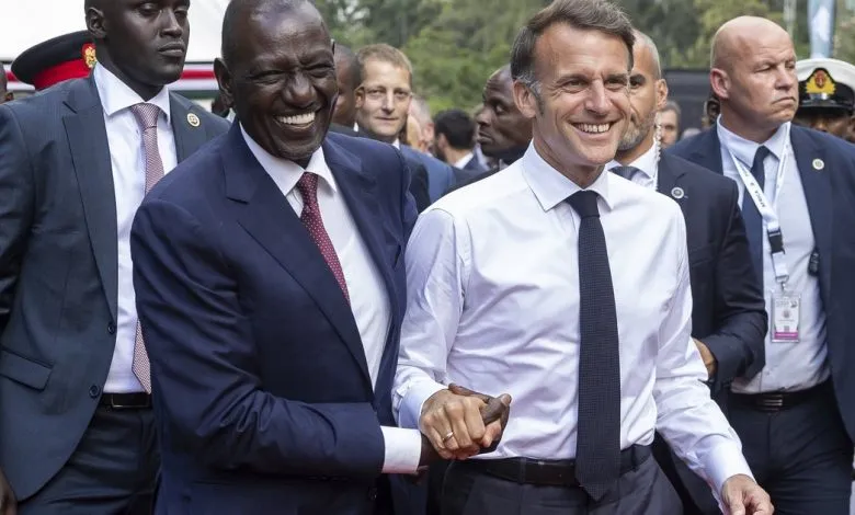 Emmanuel Macron et William Ruto au sommet Africa Forward à Nairobi