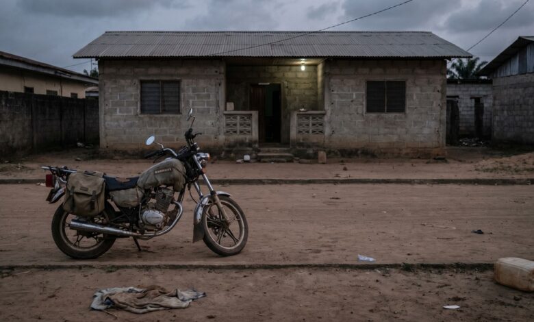 Illustration IA d’une moto stationnée dans une rue à Mouila au Gabon