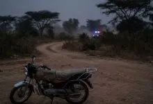 Illustration d’un conducteur de moto au Nigeria