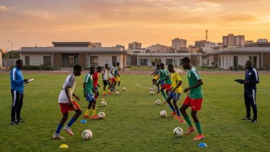 Jeunes joueurs dans une académie de football au Sénégal